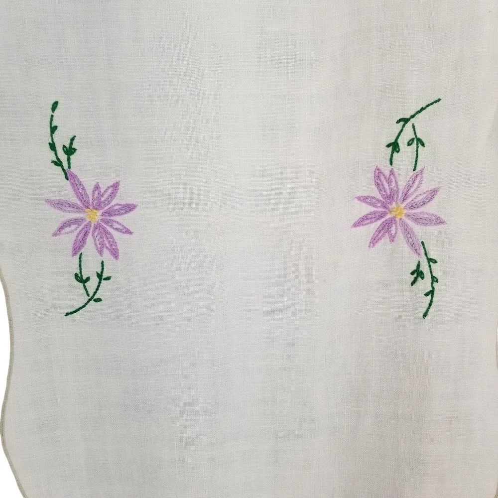 Vintage Hand Embroidered Floral‎ Linen Table Runner White Purple Scalloped Edge